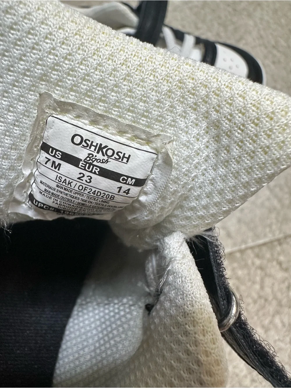 OSH KOSH B’GOSH BLACK WHITE TODDLER SNEAKERS SZ 7 NWT